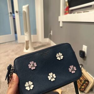 Kate spade purse with 3D flowers